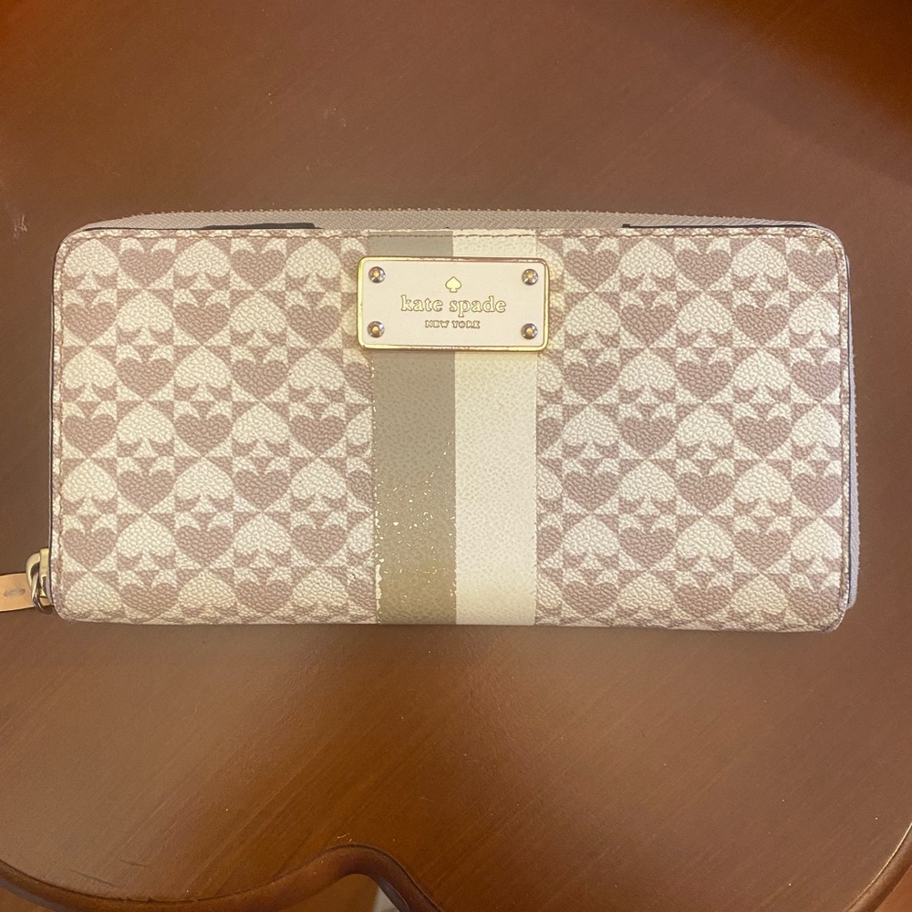 •Kate Spade• Patterned Neda Wallet - Picture 1 of 5
